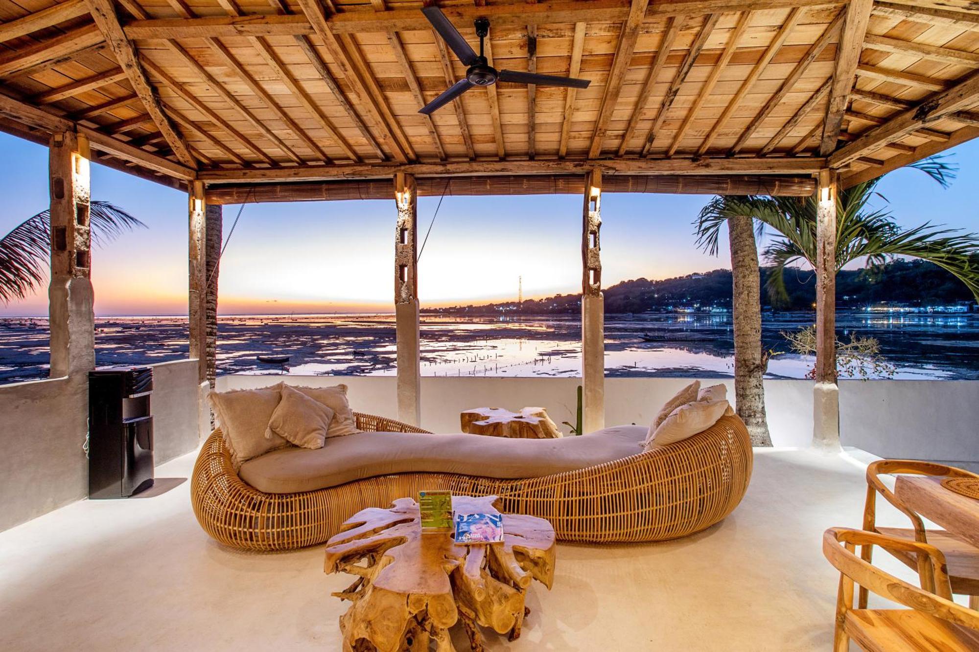 Sunset House Ceningan, 10 Person Beachview Private Villa Lembongan Exterior photo